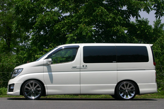 E51エルグランド後期ハイウェイスター用エアロパーツ E51エルグランド後期ハイウェイスター用エアロパーツ
