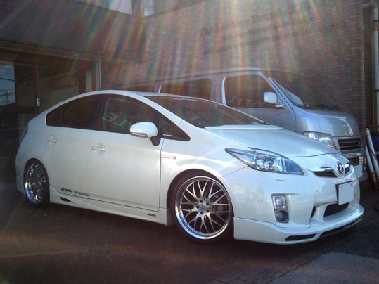KNESTYLE NEXT ZVW30プリウス用エアロパーツ&WORKグノーシス KNESTYLE NEXT ZVW30プリウス用エアロパーツ&WORKグノーシス