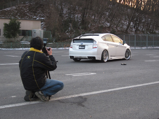 ワゴニストの取材を受けるケンスタイルZVW30プリウス ワゴニストの取材を受けるケンスタイルZVW30プリウス