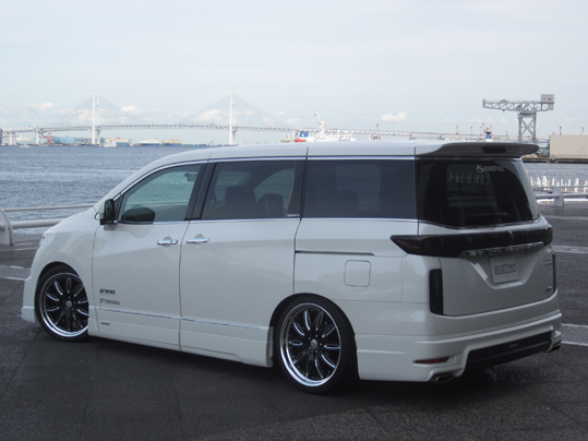 ケンスタイルE52エルグランド用EIKバンパータイプエアロパーツ ケンスタイルE52エルグランド用EIKバンパータイプエアロパーツ
