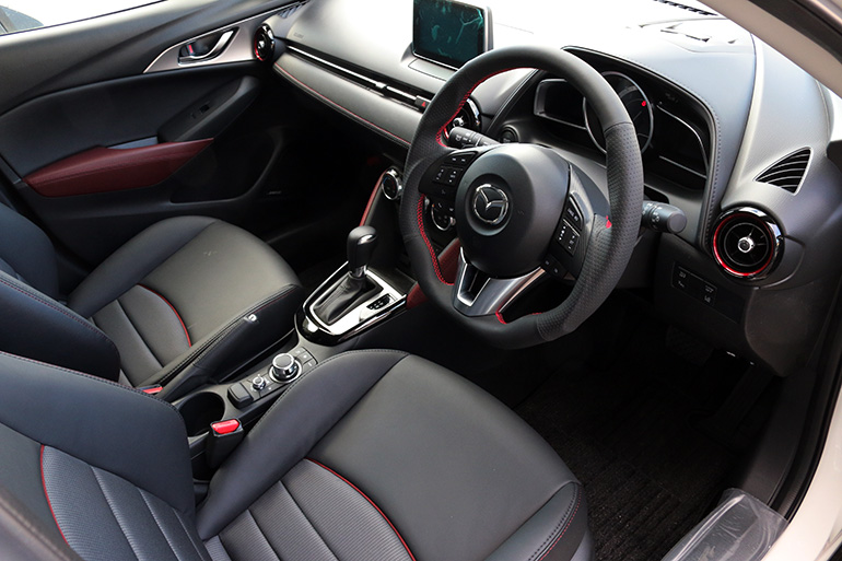 CX-3用ケンスタイルオリジナルステアリング CX-3用ケンスタイルオリジナルステアリング