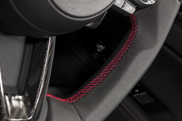 ケンスタイルCX-5(KF)/CX-3(2016.11-)/デミオ(2016.11-)/アクセラ(BM/BY後期)用オールブラックレザーステアリング ケンスタイルCX-5(KF)/CX-3(2016.11-)/デミオ(2016.11-)/アクセラ(BM/BY後期)用オールブラックレザーステアリング