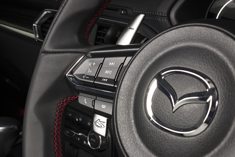 ケンスタイルCX-5(KF)/CX-3(2016.11-)/デミオ(2016.11-)/アクセラ(BM/BY後期)用オールブラックレザーステアリング ケンスタイルCX-5(KF)/CX-3(2016.11-)/デミオ(2016.11-)/アクセラ(BM/BY後期)用オールブラックレザーステアリング