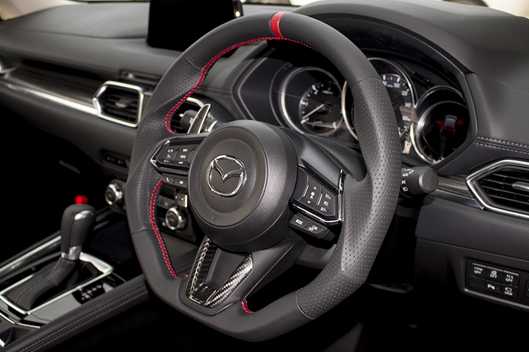 CX-8対応MD03C ブラックレザー/レッドライン & ドライカーボンパネル CX-8対応MD03C ブラックレザー/レッドライン & ドライカーボンパネル