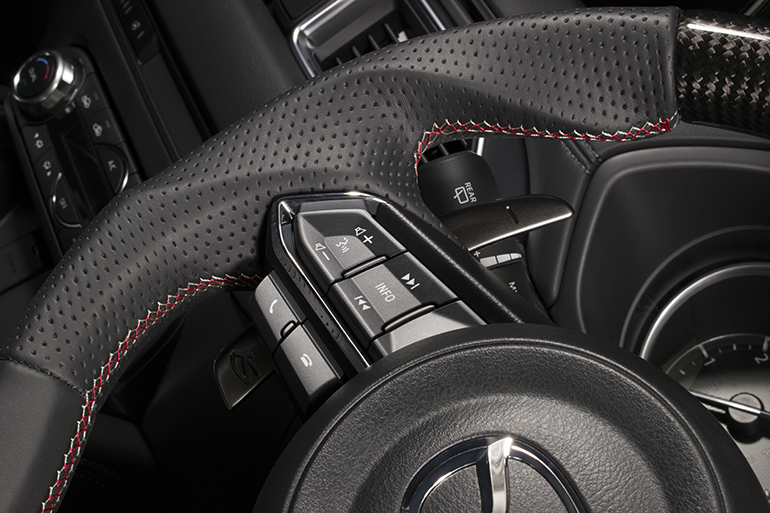 CX-5/CX-3/アクセラ/デミオ用ケンスタイルカーボン/レザーコンビステアリング CX-5/CX-3/アクセラ/デミオ用ケンスタイルカーボン/レザーコンビステアリング