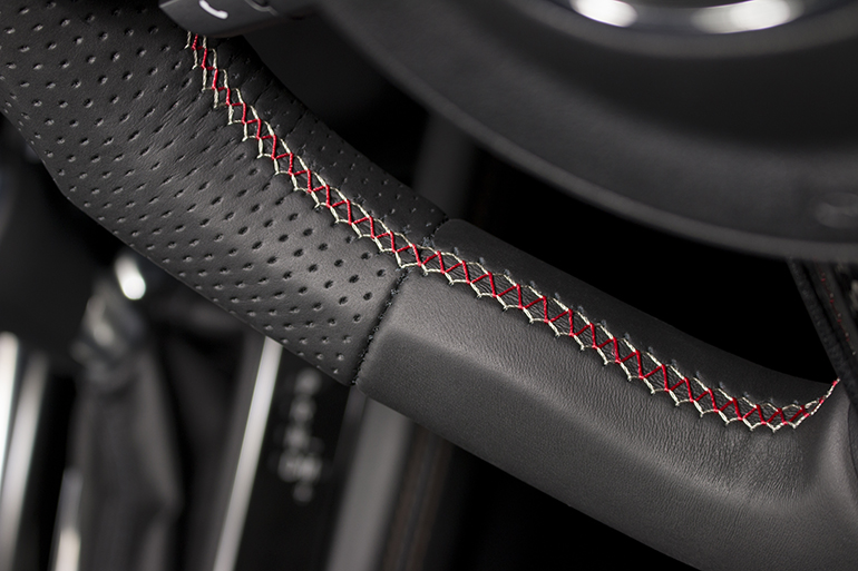 CX-5/CX-3/アクセラ/デミオ用ケンスタイルカーボン/レザーコンビステアリング CX-5/CX-3/アクセラ/デミオ用ケンスタイルカーボン/レザーコンビステアリング