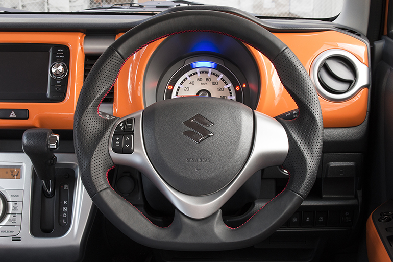 ケンスタイルのスズキ車用ステアリング・ZA01オールブラックレザー/レッドステッチ ケンスタイルのスズキ車用ステアリング・ZA01オールブラックレザー/レッドステッチ