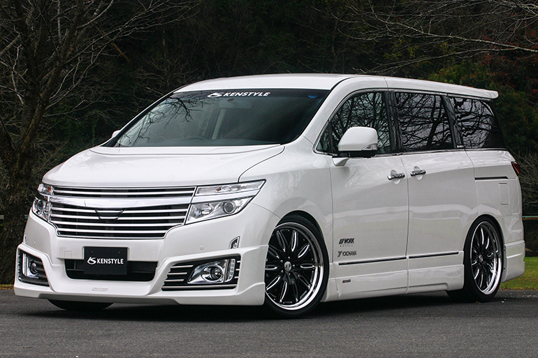 ケンスタイルのE52エルグランド前期型用ハーフタイプエアロパーツ ケンスタイルのE52エルグランド前期型用ハーフタイプエアロパーツ